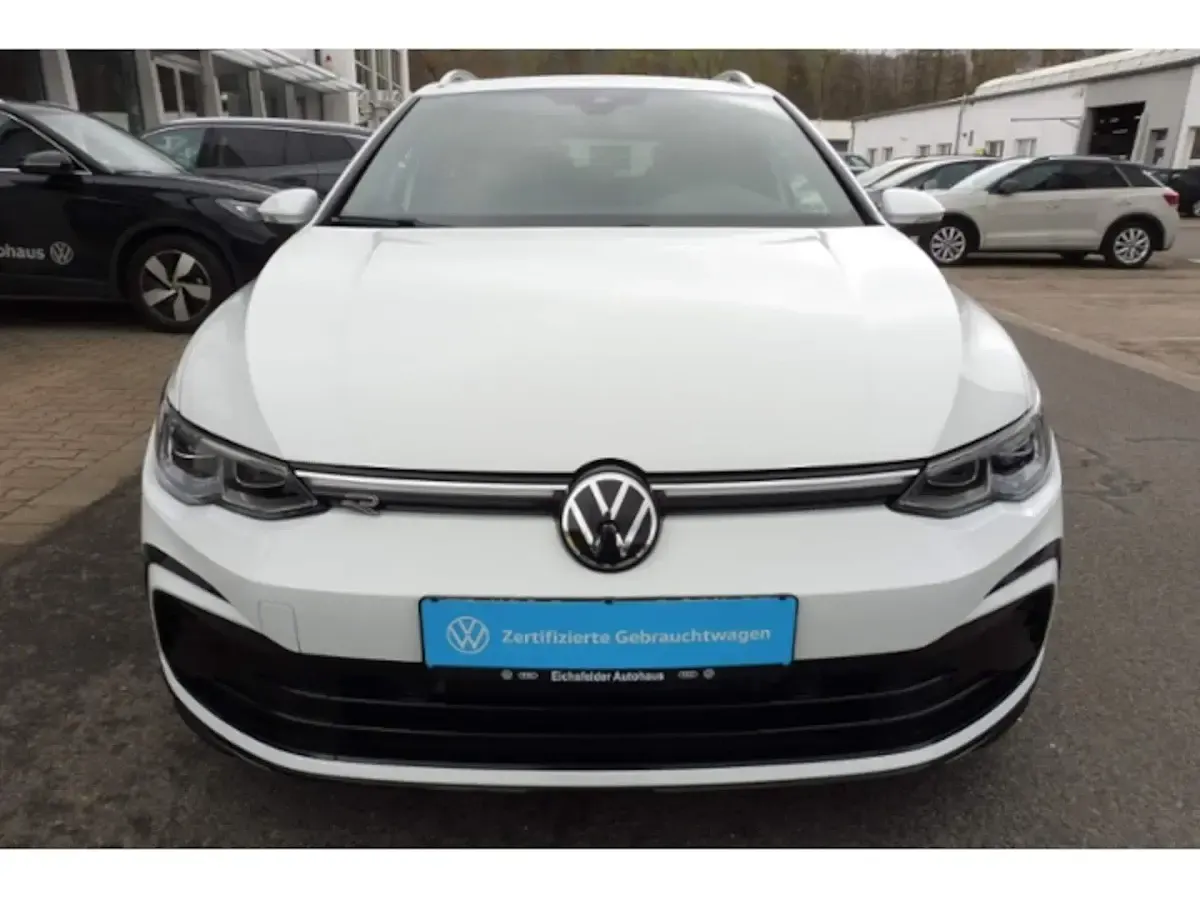 Gebraucht VW Golf VIII R-line 150 PS (110 kW) 2022 Weiß Kombi