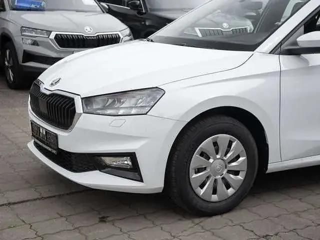 Gebraucht Skoda Fabia Essence 80 PS (58 kW) 2024 Weiß Kleinwagen