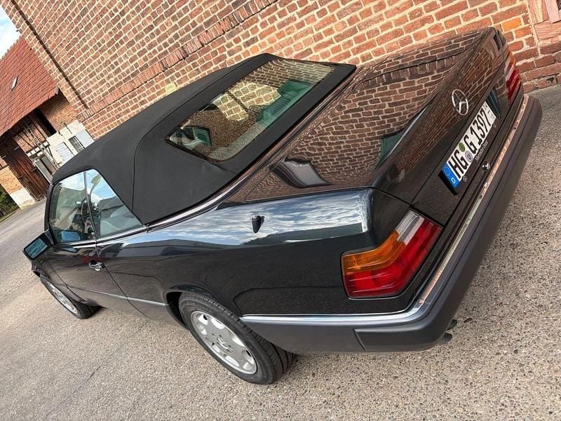 Gebraucht Mercedes E300 220 PS (161 kW) 1993 Schwarz Cabrio