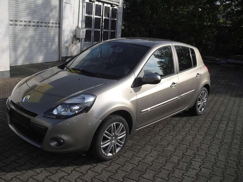 Atacamabeige Gebraucht 2012 Renault Clio IV Night&Day Limousine | 8.700 € (Fairer Preis) - Bild 1/4