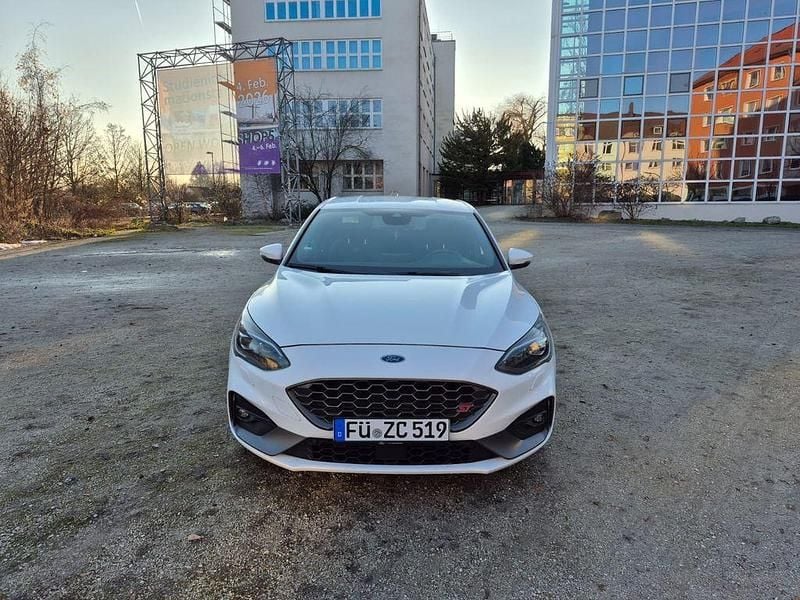 Gebraucht Ford Focus ST 280 PS (205 kW) 2019 Weiß Limousine