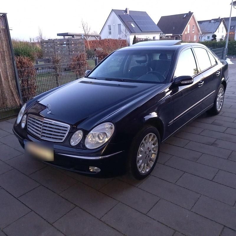 Gebraucht Mercedes E500 Elegance 306 PS (225 kW) 2003 Schwarz Limousine