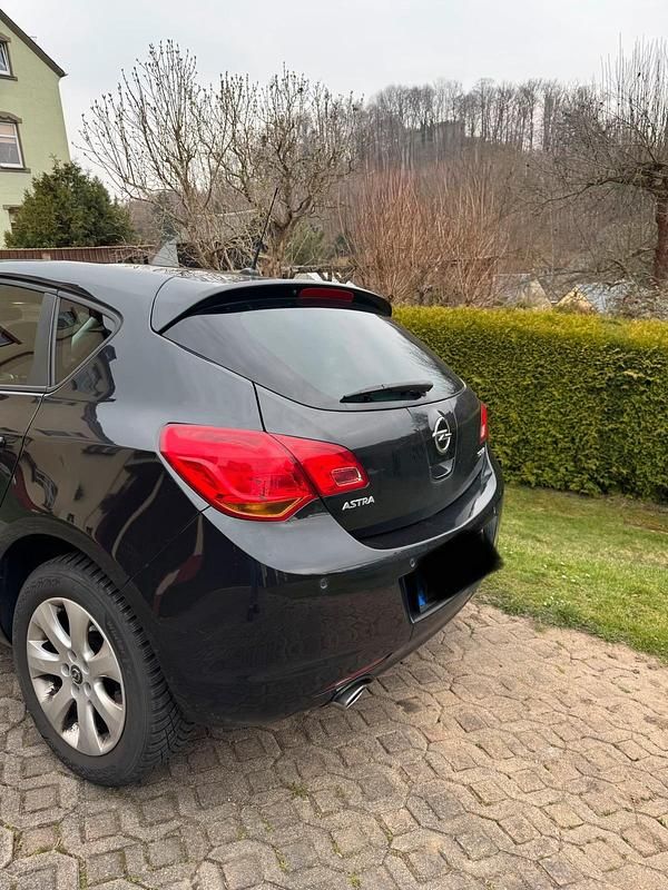 Gebraucht Opel Astra 140 PS (102 kW) 2012 Schwarz Kombi