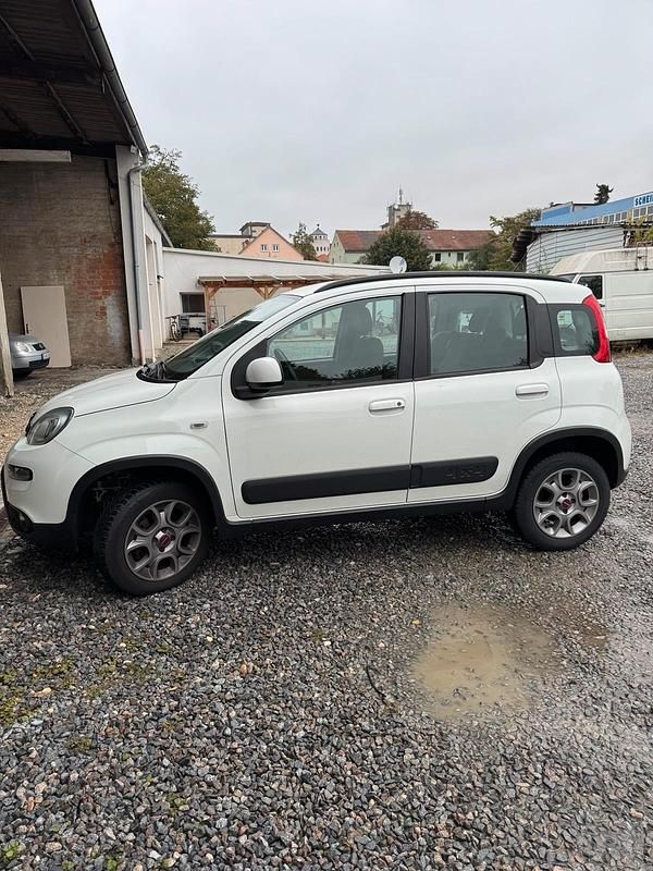 Gebraucht Fiat Panda 4x4 75 PS (55 kW) 2015 Weiß Kleinwagen