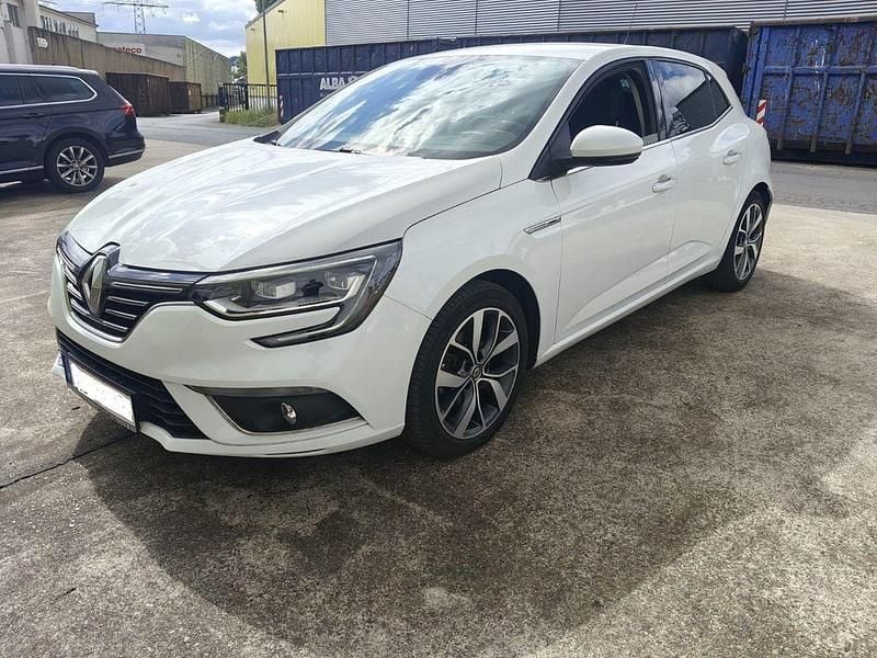 Weiß Gebraucht 2016 Renault Mégane III Bose Edition Limousine | 10.900 € (Teuer) - Bild 1/4