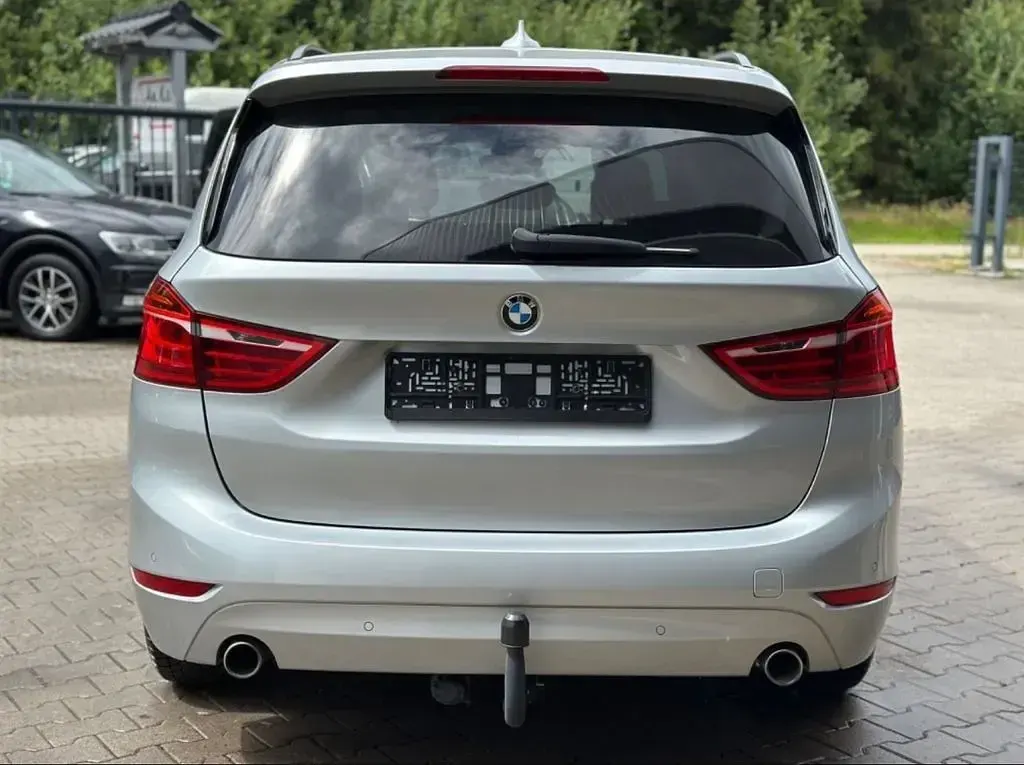 Gebraucht BMW 220 Gran Tourer Performance 190 PS (139 kW) 2016 Silber Van / Kleinbus