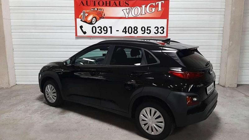Gebraucht Hyundai Kona Pure 120 PS (88 kW) 2020 Schwarz SUV