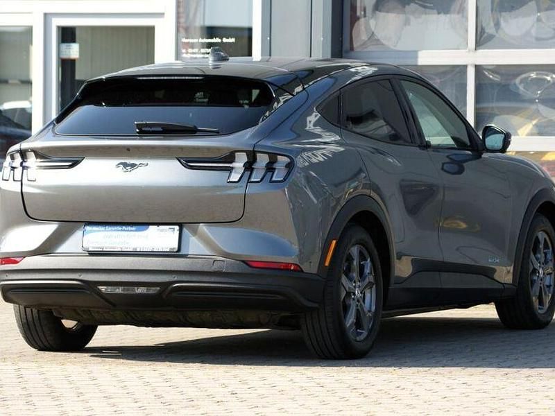 Gebraucht Ford Mustang Mach-E 189 kW (258 PS) 2021 Carbonizedgrau metallic SUV