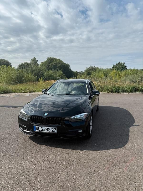 Schwarz Gebraucht 2016 BMW 320 Kombi | 9.800 € (Guter Preis) - Bild 1/4