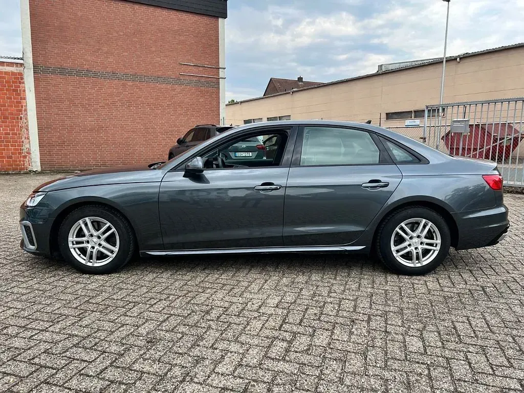 Gebraucht Audi A4 S-Line 163 PS (119 kW) 2022 Grau Limousine