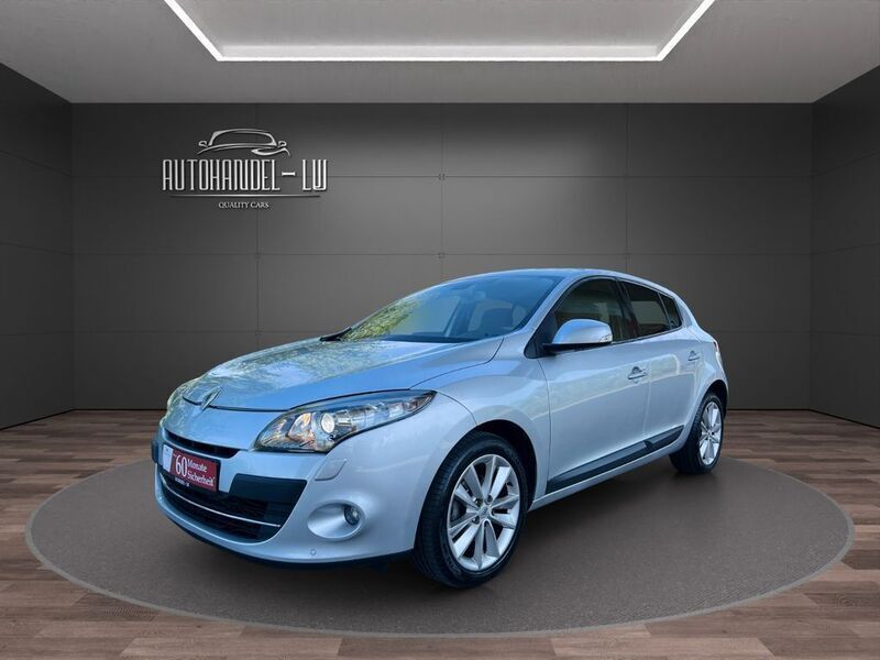 Grau Gebraucht 2012 Renault Mégane III Limousine | 6.990 € (Fairer Preis) - Bild 1/4