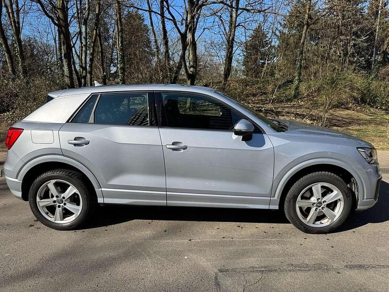 Silber Gebraucht 2018 Audi Q2 Sport SUV | 16.998 € (Guter Preis) - Bild 1/4