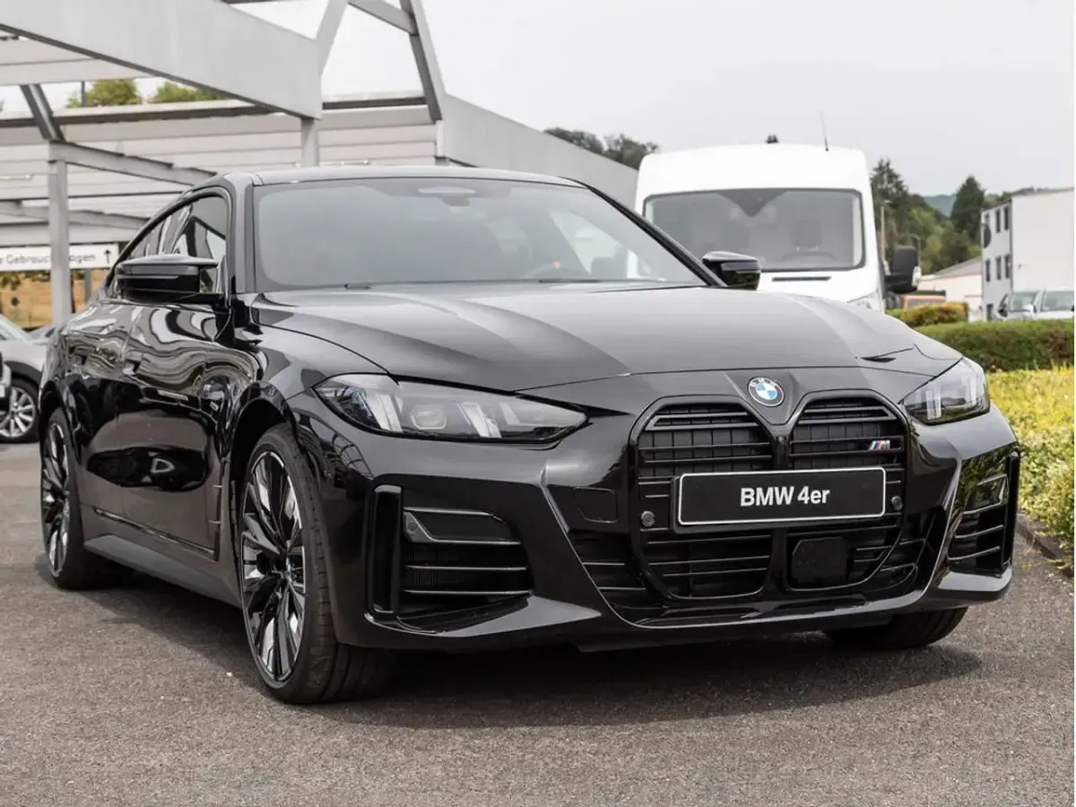 Gebraucht BMW 440 392 PS (288 kW) 2026 Saphirschwarz Coupé