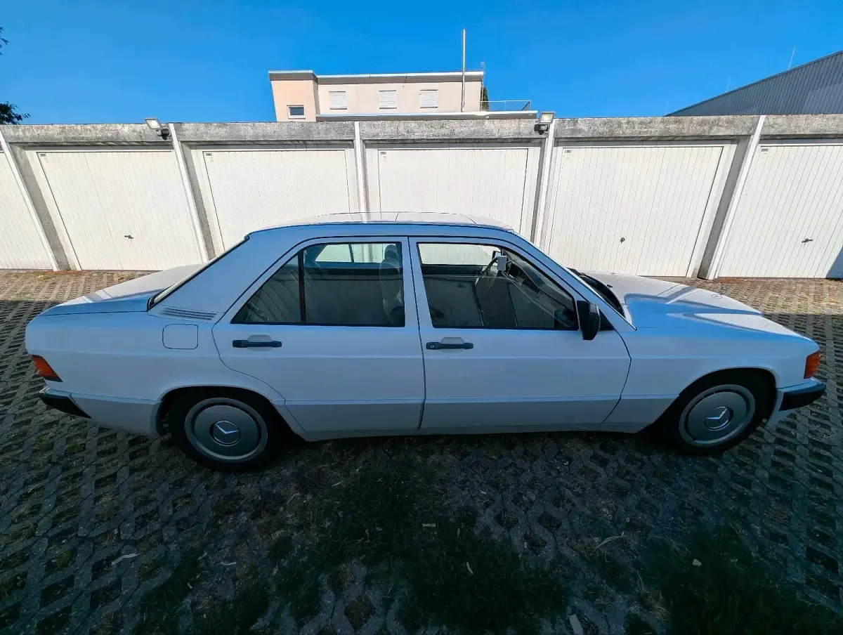 Gebraucht Mercedes 190 118 PS (86 kW) 1989 Weiß Limousine