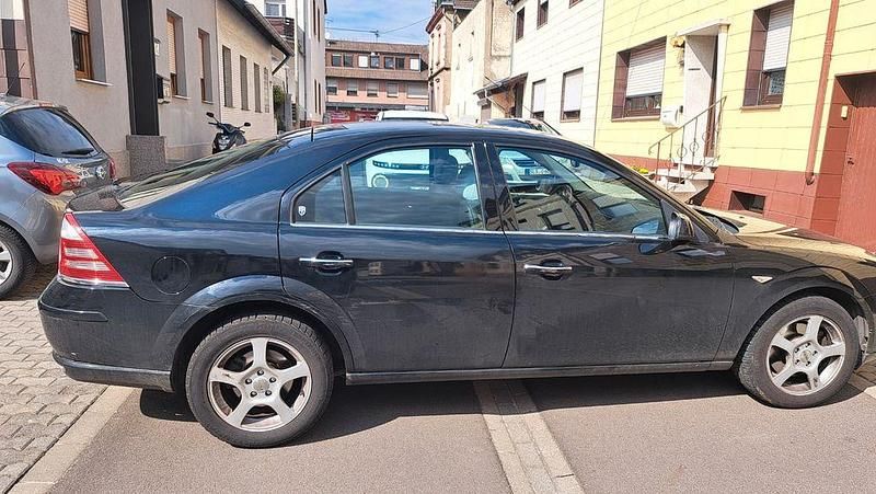 Gebraucht Ford Mondeo Ghia 145 PS (106 kW) 2005 Schwarz Limousine