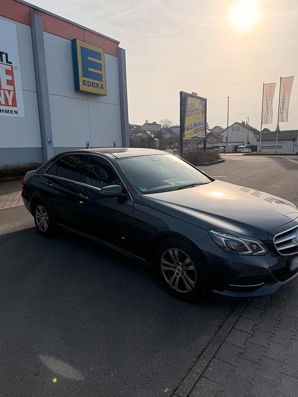 Gebraucht Mercedes E250 Avantgarde 204 PS (150 kW) 2013 Andere farben Limousine