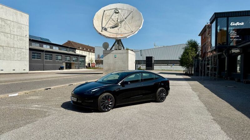 Schwarz Gebraucht 2022 Tesla Model 3 Performance Limousine | 36.250 € (Etwas zu teuer) - Bild 1/4