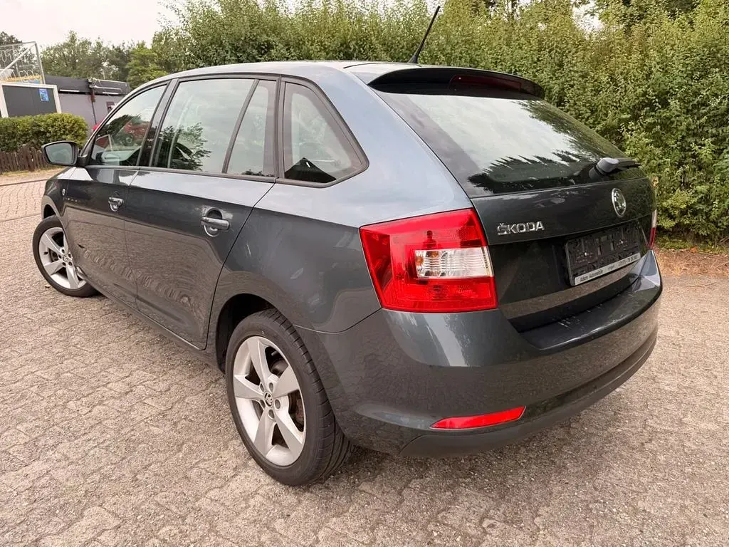 Gebraucht Skoda Rapid Ambition 90 PS (66 kW) 2014 Grau Kleinwagen