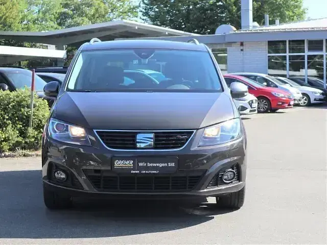 Gebraucht Seat Alhambra 4Drive 177 PS (130 kW) 2020 Eiche braun schwarz metallic Van / Kleinbus