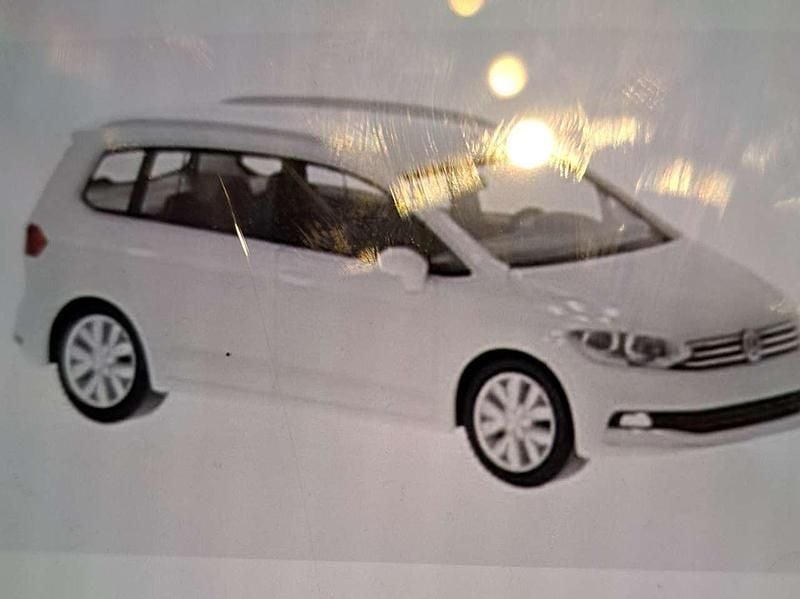 Weiß Gebraucht 2015 VW Touran Cup Van / Kleinbus | 10.700 € (Fairer Preis) - Bild 1/1