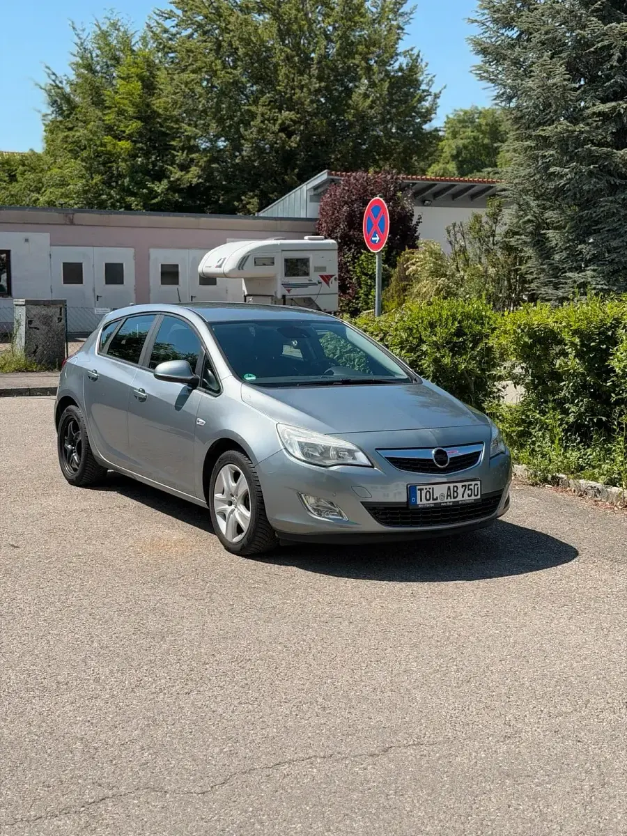 Gebraucht Opel Astra 180 PS (132 kW) 2010 Silber Limousine