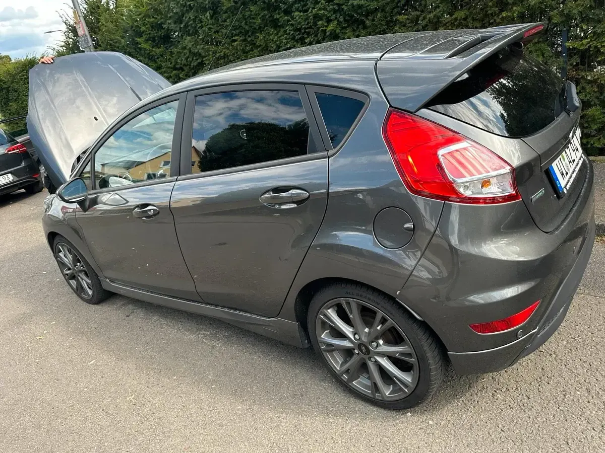Gebraucht Ford Fiesta 140 PS (102 kW) 2016 Grau Kleinwagen