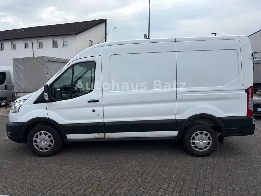 Gebraucht Ford Transit Trend 170 PS (125 kW) 2021 Weiß Limousine