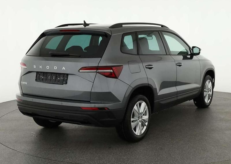 Graphite grau metallic Neu 2025 Skoda Karoq Selection SUV | 34.395 € (Fairer Preis) - Bild 1/4