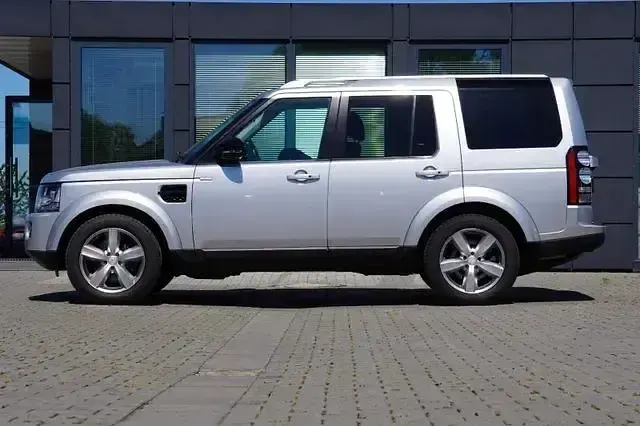 Gebraucht Land Rover Discovery 4 Landmark 256 PS (188 kW) 2016 Silber SUV