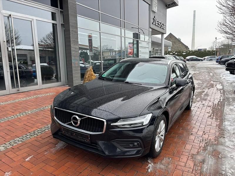 Gebraucht Volvo V60 Momentum 163 PS (119 kW) 2020 Schwarz Kombi