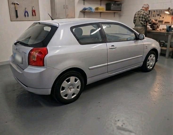 Gebraucht Toyota Corolla 97 PS (71 kW) 2003 Silber Kleinwagen