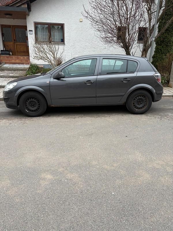 Gebraucht Opel Astra 90 PS (66 kW) 2009 Grau Kleinwagen