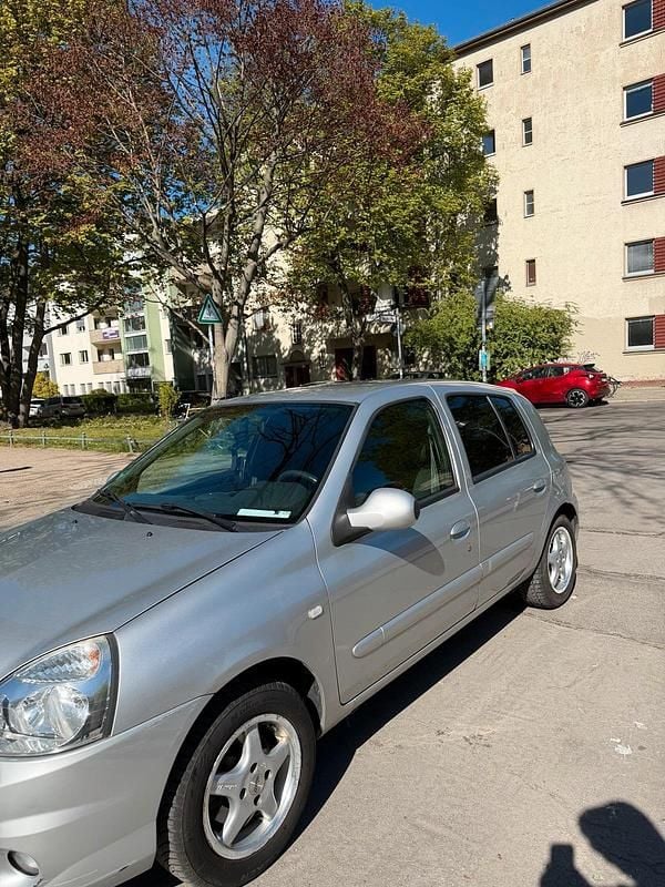 Second-hand Renault Clio II 75 CP (55 kW) 2010 Gri Hatchback