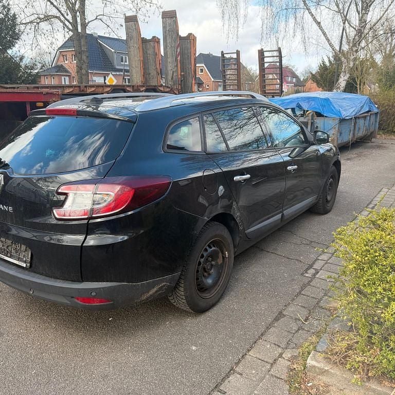 Gebraucht Renault Mégane III Dynamique 140 PS (102 kW) 2011 Schwarz Limousine