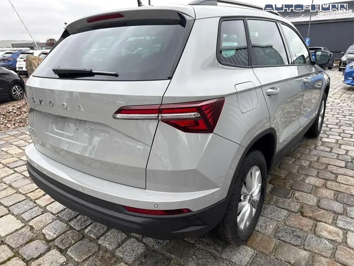 Neu Skoda Karoq Selection 150 PS (110 kW) 2025 Graphitgrau metallic SUV