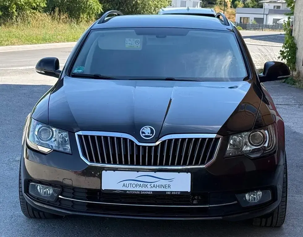 Gebraucht Skoda Superb 170 PS (125 kW) 2016 Braun Kombi