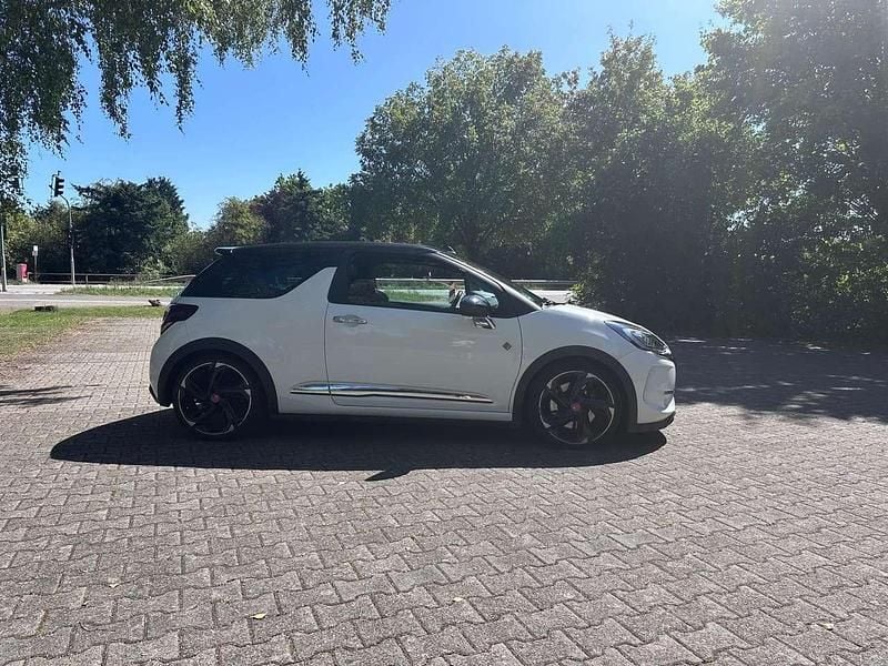 Weiß Gebraucht 2017 DS Automobiles DS3 Cabriolet Performance Cabrio | 12.900 € - Bild 1/4