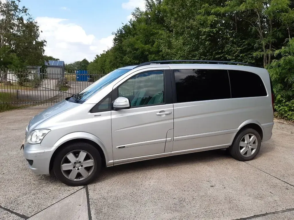 Gebraucht Mercedes Viano 163 PS (119 kW) 2012 Silber Van / Kleinbus