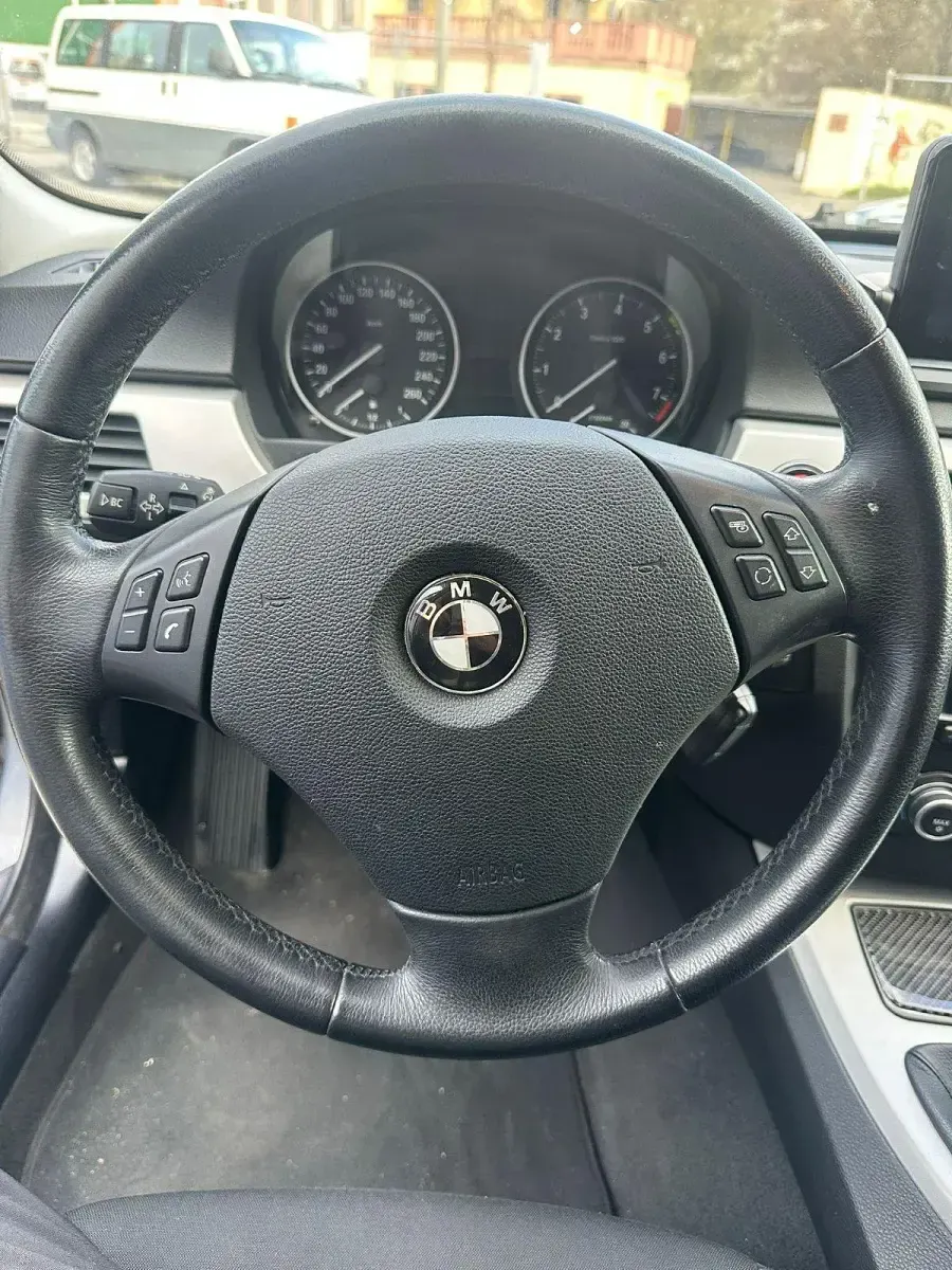 Gebraucht BMW 325 218 PS (160 kW) 2008 Grau Limousine