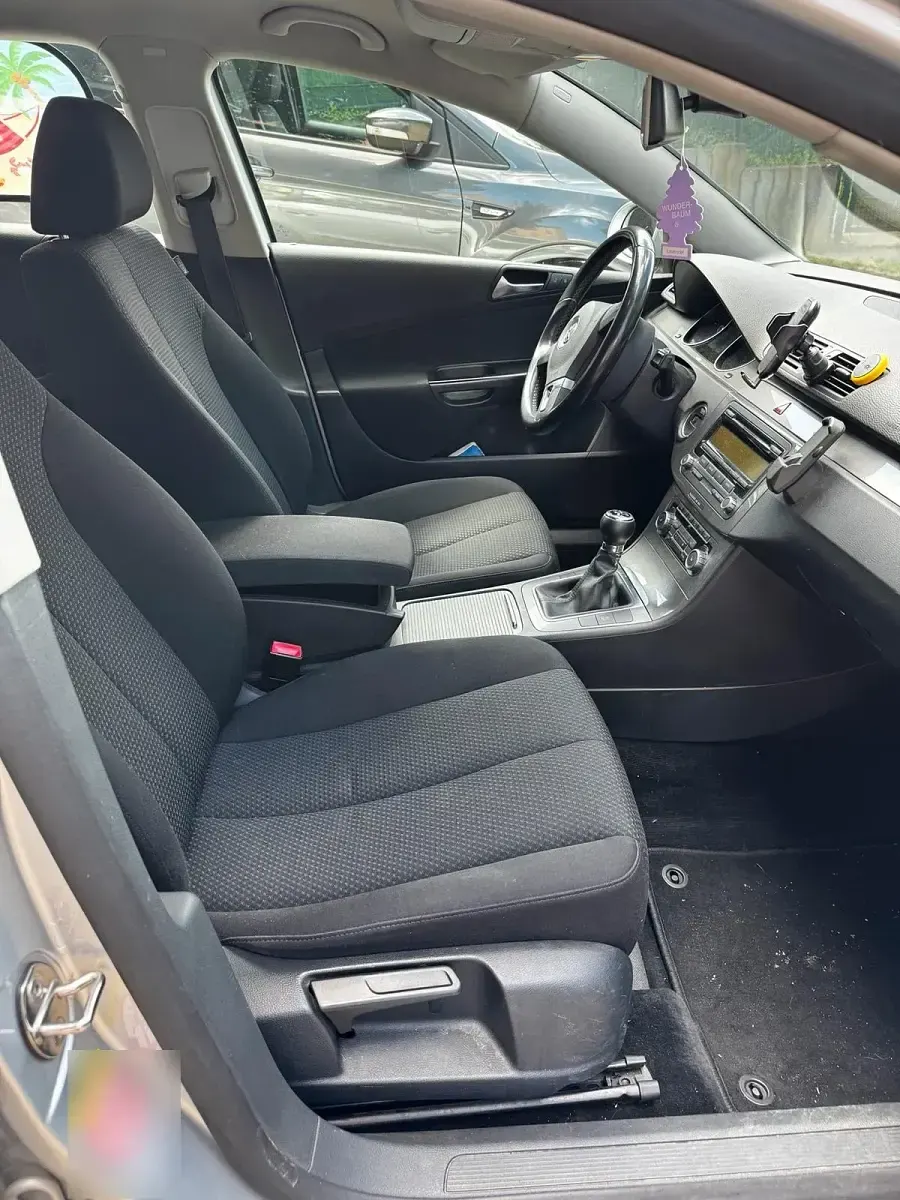 Gebraucht VW Passat 105 PS (77 kW) 2010 Silber Kombi
