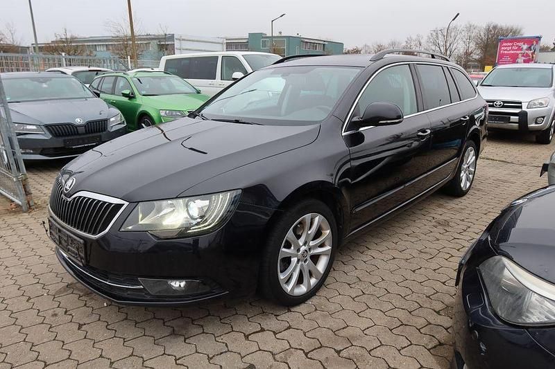 Schwarz Gebraucht 2014 Skoda Superb Exclusive Kombi | 8.990 € (Fairer Preis) - Bild 1/4