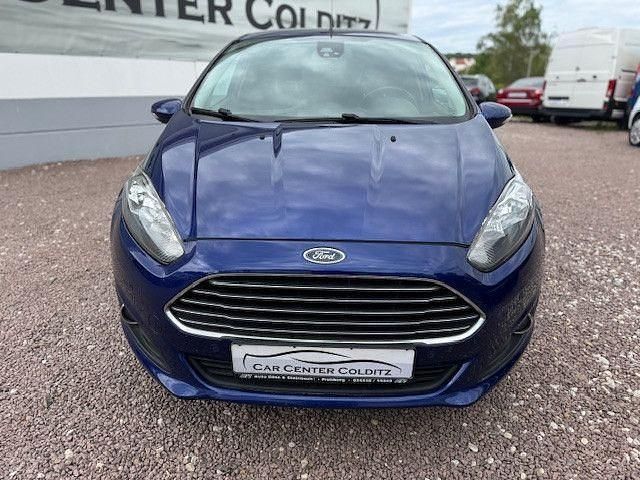 Gebraucht Ford Fiesta 101 PS (74 kW) 2015 Blau Kleinwagen