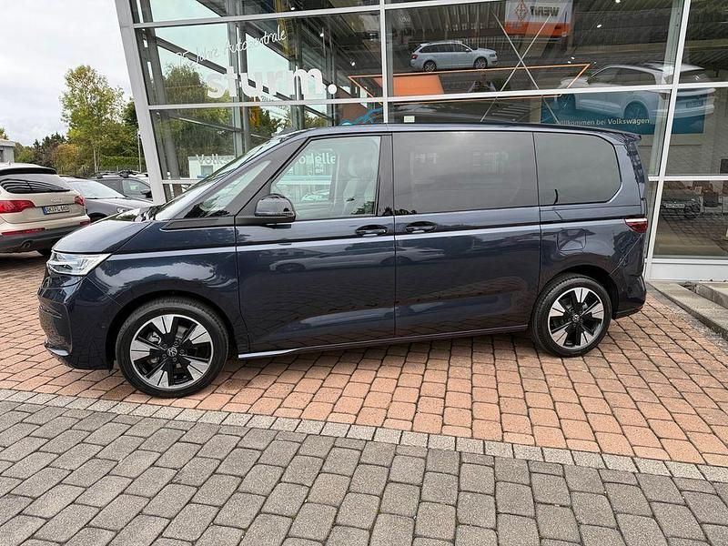 Gebraucht VW Multivan Edition 150 PS (110 kW) 2026 Blau Van