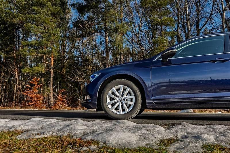 Gebraucht VW Passat Comfortline 150 PS (110 kW) 2018 Blau Kombi