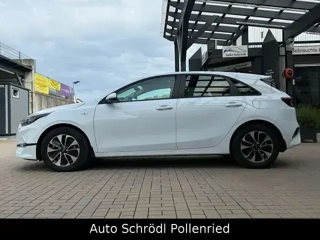 Gebraucht Kia Ceed 101 PS (74 kW) 2025 Weiß Kleinwagen