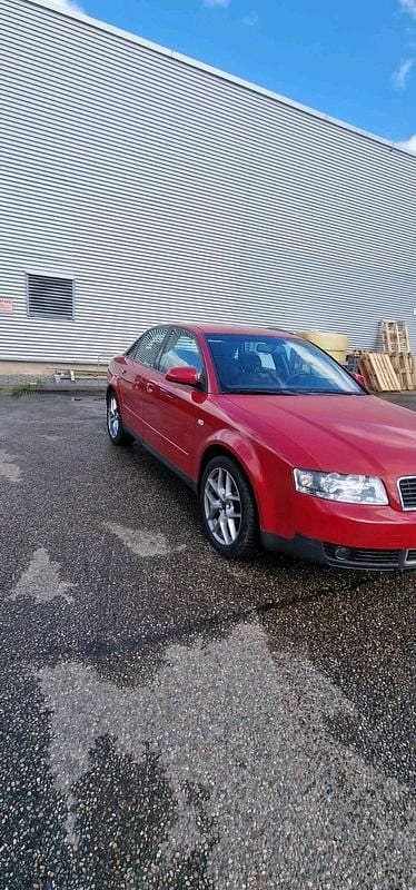Gebraucht Audi A4 105 PS (77 kW) 2001 Rot Limousine