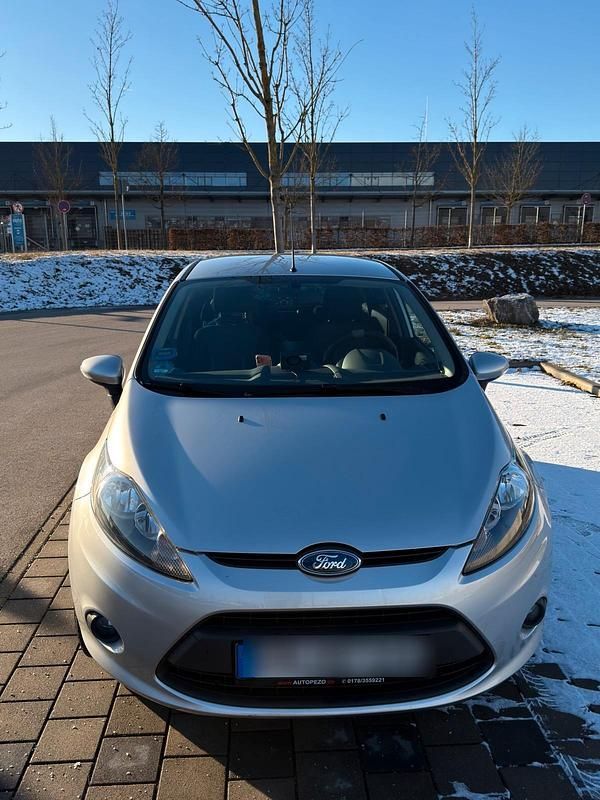 Gebraucht Ford Fiesta 82 PS (60 kW) 2008 Silber Kleinwagen