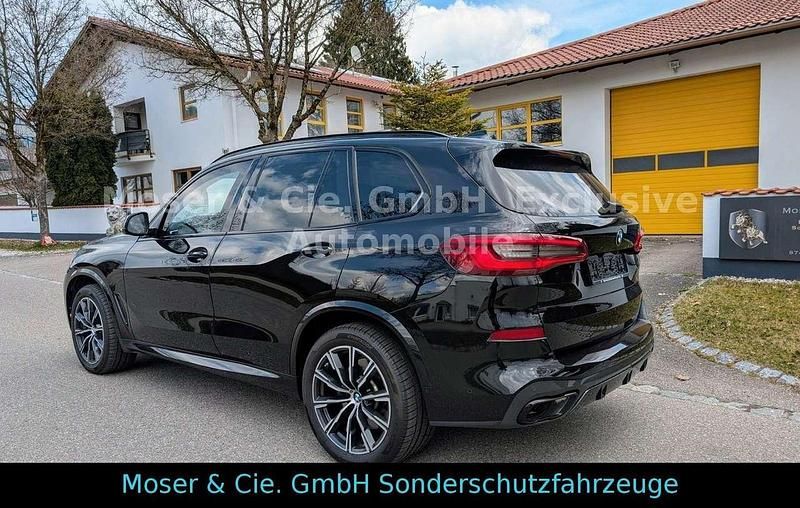 Gebraucht BMW X5 M50 Performance 530 PS (389 kW) 2021 Black sapphire metallic SUV