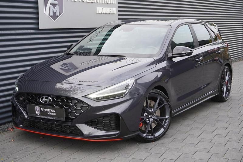 Schwarz (dark knight / mic) Gebraucht 2021 Hyundai i30 N Performance Limousine | 31.990 € (Fairer Preis) - Bild 1/4