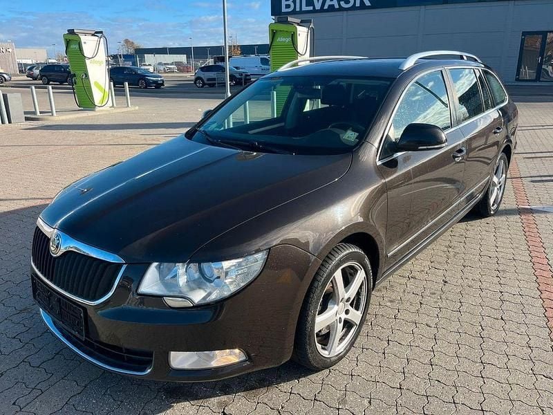 Gebraucht Skoda Superb Elegance 170 PS (125 kW) 2013 Braun Kombi